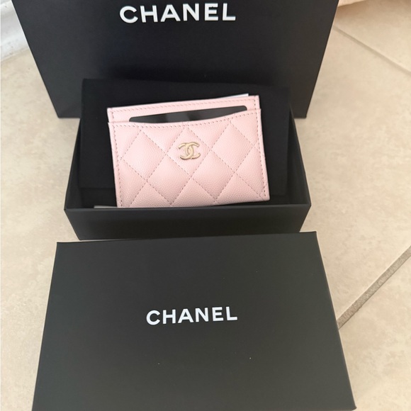 CHANEL Light Pink Quilted Card Holder - Picture 6 of 6